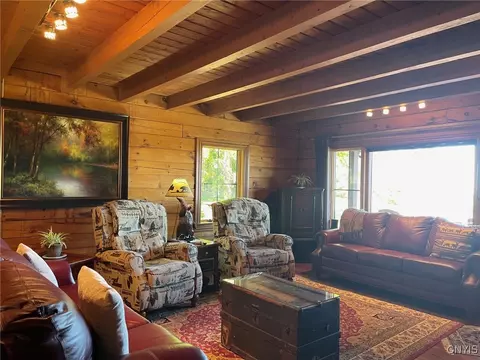 Living - 1476 Crescent Ave, Oneida, NY 13421 photo 2 of 4