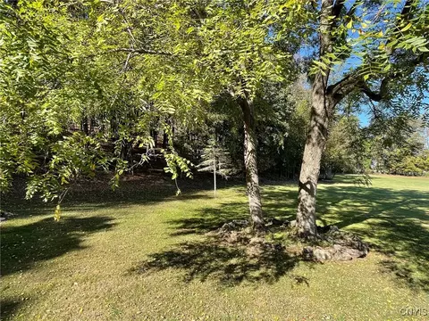 Exterior - 1476 Crescent Ave, Oneida, NY 13421 photo 5 of 9