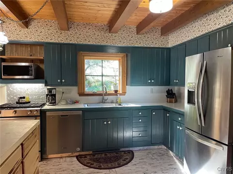 Kitchen - 1476 Crescent Ave, Oneida, NY 13421 photo 3 of 6