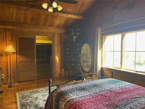 Bedroom - 1476 Crescent Ave, Oneida, NY 13421 photo 4 of 7