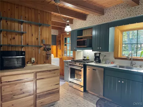 Kitchen - 1476 Crescent Ave, Oneida, NY 13421 photo 2 of 6