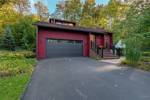 8055 Summerview Dr, Fayetteville, NY 13066