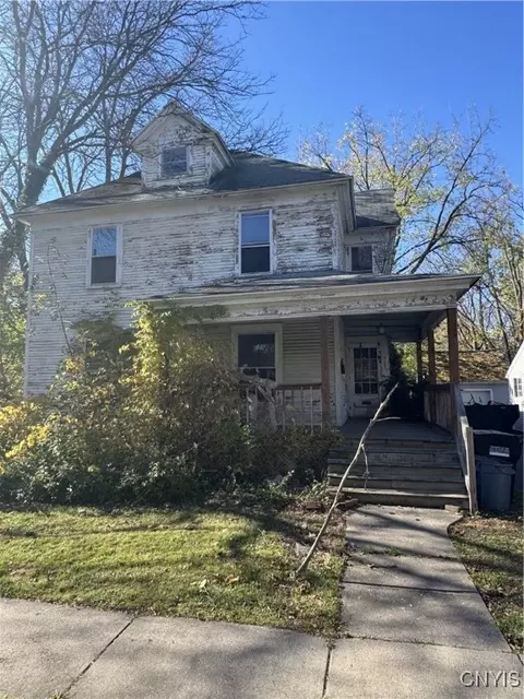 318 Milburn Dr, Syracuse, NY 13207