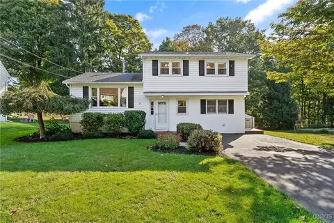 21 Barbara Ln, Camillus, NY 13031