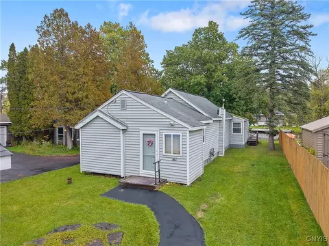 8392 Tuttle Rd, Bridgeport, NY 13030