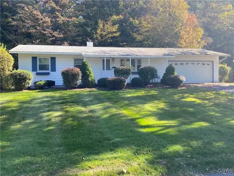 30 Cedarbrook Cres, Whitestown, NY 13492