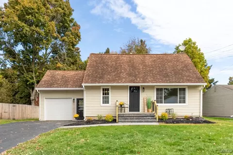 102 Knowland Dr, Salina, NY 13090