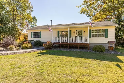 15 Parker Rd, Constantia, NY 13044