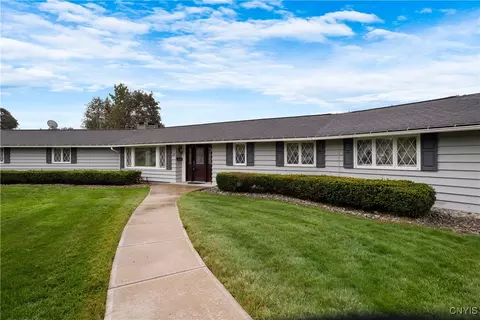 17 Bevell Ln, Salina, NY 13212