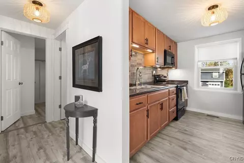 Entry Way - 3675 Chainmaker, Baldwinsville, NY 13027 photo 1 of 7