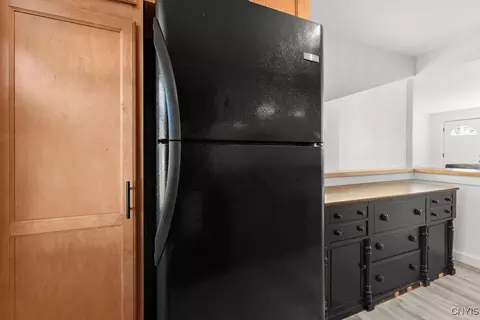 Kitchen - 3675 Chainmaker, Baldwinsville, NY 13027 photo 4 of 5