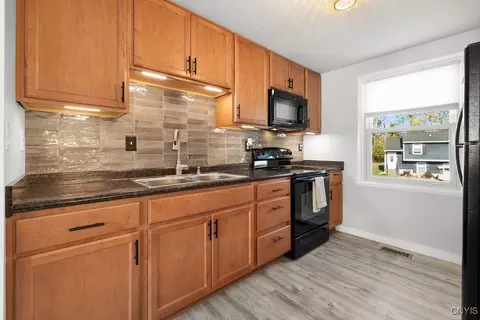 Kitchen - 3675 Chainmaker, Baldwinsville, NY 13027 photo 1 of 5