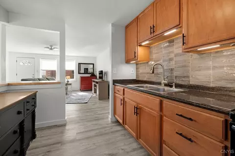 Kitchen - 3675 Chainmaker, Baldwinsville, NY 13027 photo 2 of 5