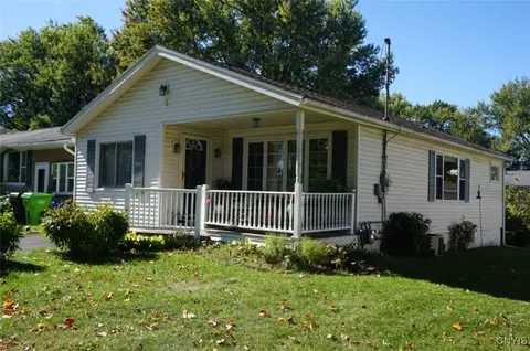 409 Swansea Ave, Salina, NY 13206