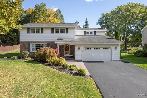 4844 Pembroke Dr, Manlius, NY 13104