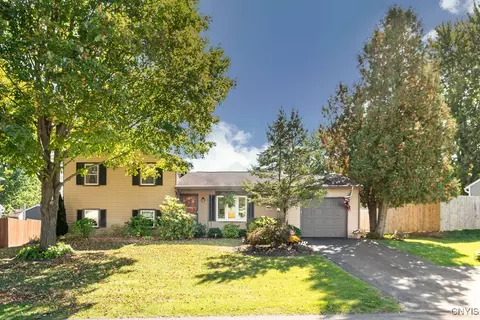 8371 Zenith Dr, Baldwinsville, NY 13027