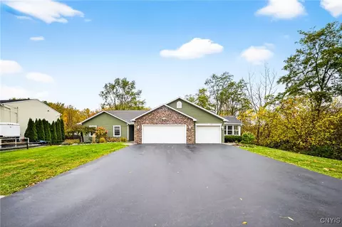 527 Baird St, Minoa, NY 13116