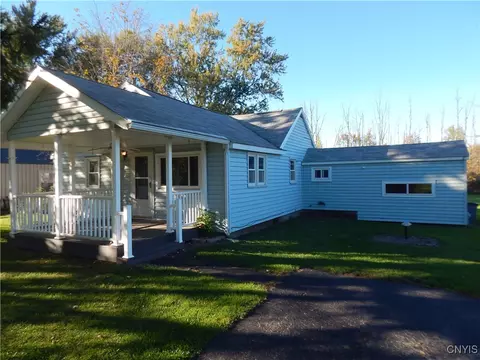 6133 Griffin Dr, Cicero, NY 13039