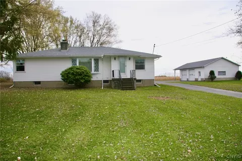 124 County Route 6, Schroeppel, NY 13135
