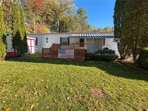 153 Rodeo Dr, Utica, NY 13502