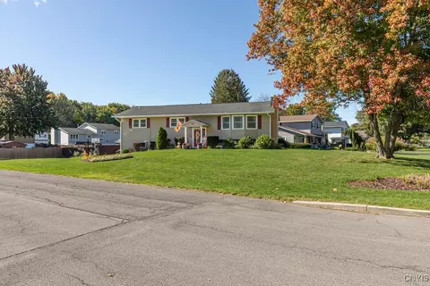 301 Colony Park Dr, Salina, NY 13088