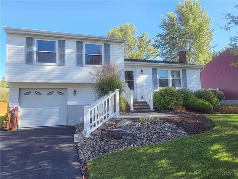 8129 Firenze Ln, Clay, NY 13041