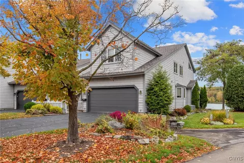 33 Parkington Cir, East Syracuse, NY 13057