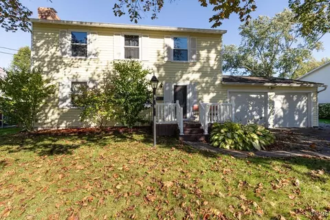 13 Kingman Rd, Liverpool, NY 13090