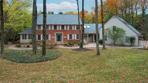 8428 Hobnail Rd, Manlius, NY 13104