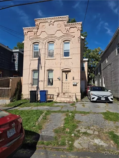 317 E Division St, Syracuse, NY 13208
