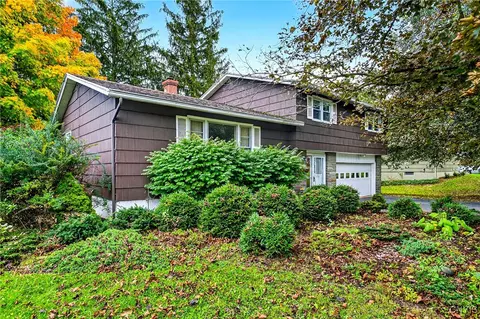 107 Elmsford Rd, Syracuse, NY 13214