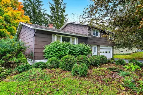 107 Elmsford Rd, Syracuse, NY 13214