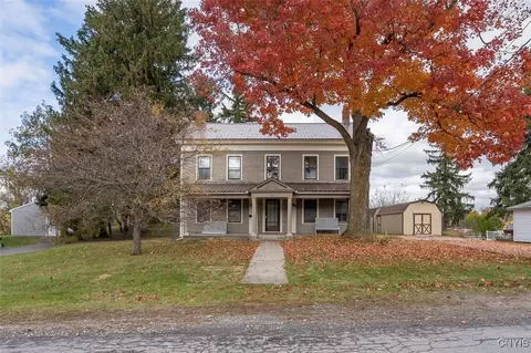 25 Garden Rd, Philadelphia, NY 13673