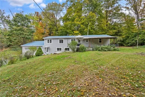 48 Evans Rd, Schroeppel, NY 13132