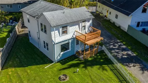 7606 Cameron Dr, Bridgeport, NY 13030