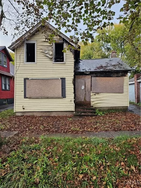 1212 Oak St, Utica, NY 13502
