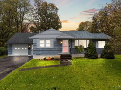 212 Dorothy St, Minoa, NY 13116