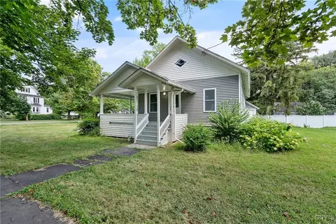 712 Tulip St, Salina, NY 13088