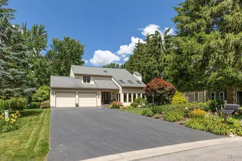 6302 Yulewood Cir, Cicero, NY 13039