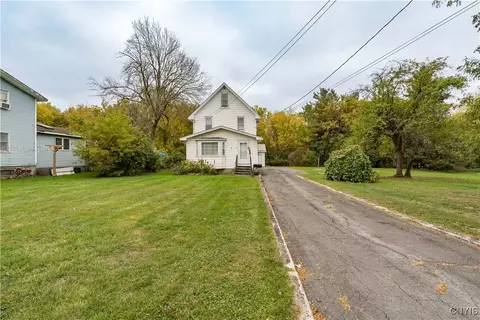 148 E Division St, Watertown, NY 13601