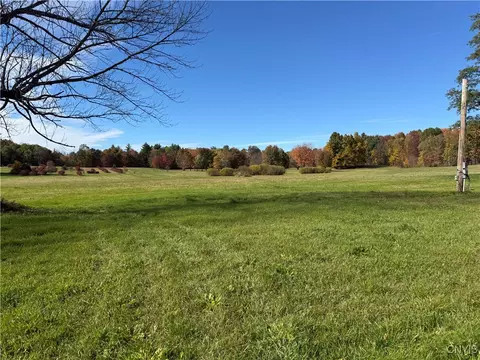 15 Red School House Rd, Schroeppel, NY 13069