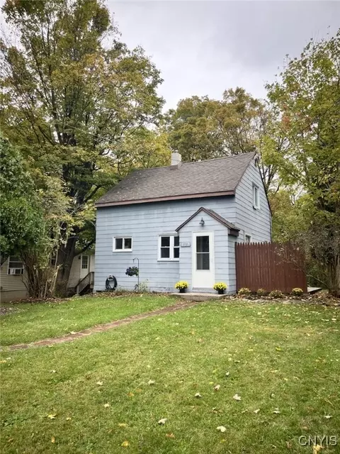 110 Gulf Rd, Camillus, NY 13031