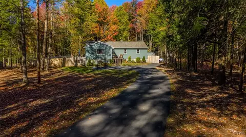 5001 Hill Rd, Oneida, NY 13421