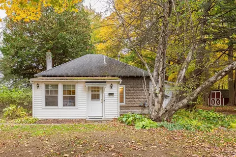 15 Division St, Van Buren, NY 13027