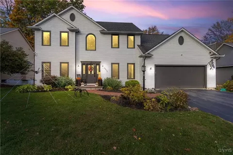 8512 Van Wie Dr W, Lysander, NY 13027