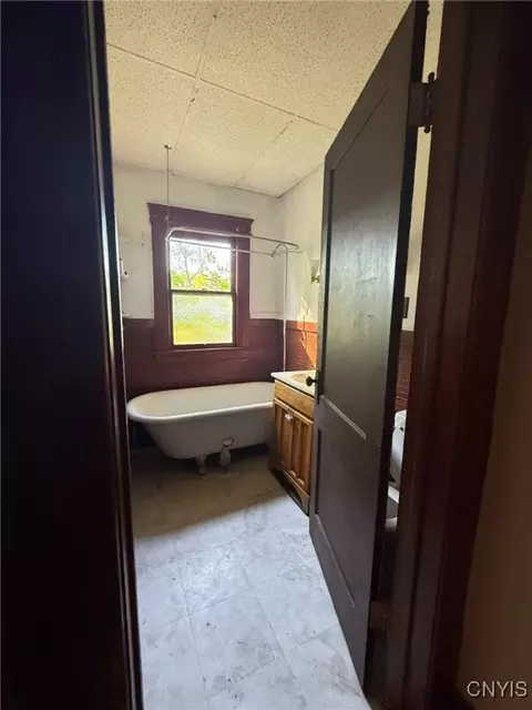 Bath - 403 Laforte Ave, Syracuse, NY 13207 photo 2 of 2