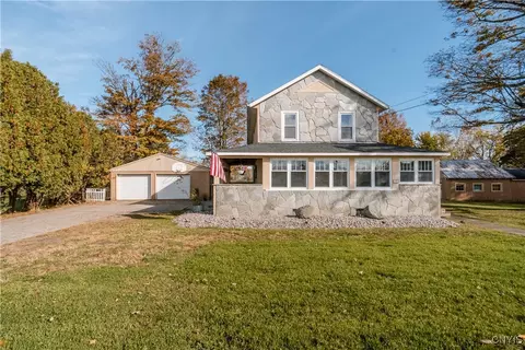 3963 Bonstead Rd, Clay, NY 13041