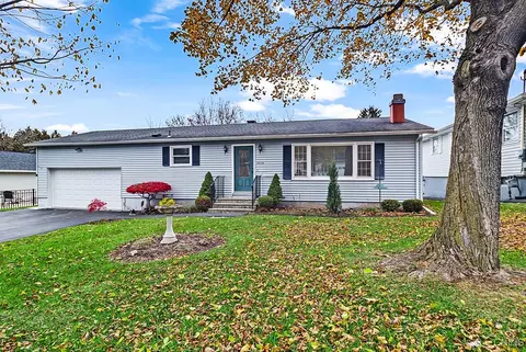 2213 Pinnacle Dr, Utica, NY 13501