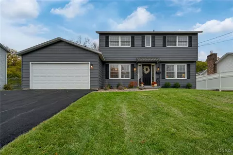 4990 Sandalwood Ln, Salina, NY 13088