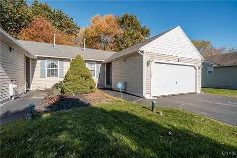 5127 Black Hawk Cir, Salina, NY 13088